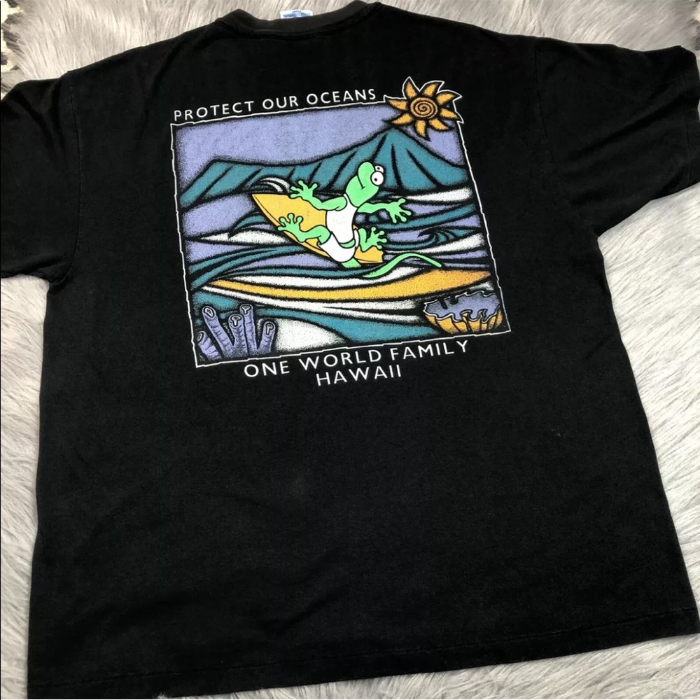 Vintage 90s Black One World Family Hawaii Ocean Gecko Shirt View 2